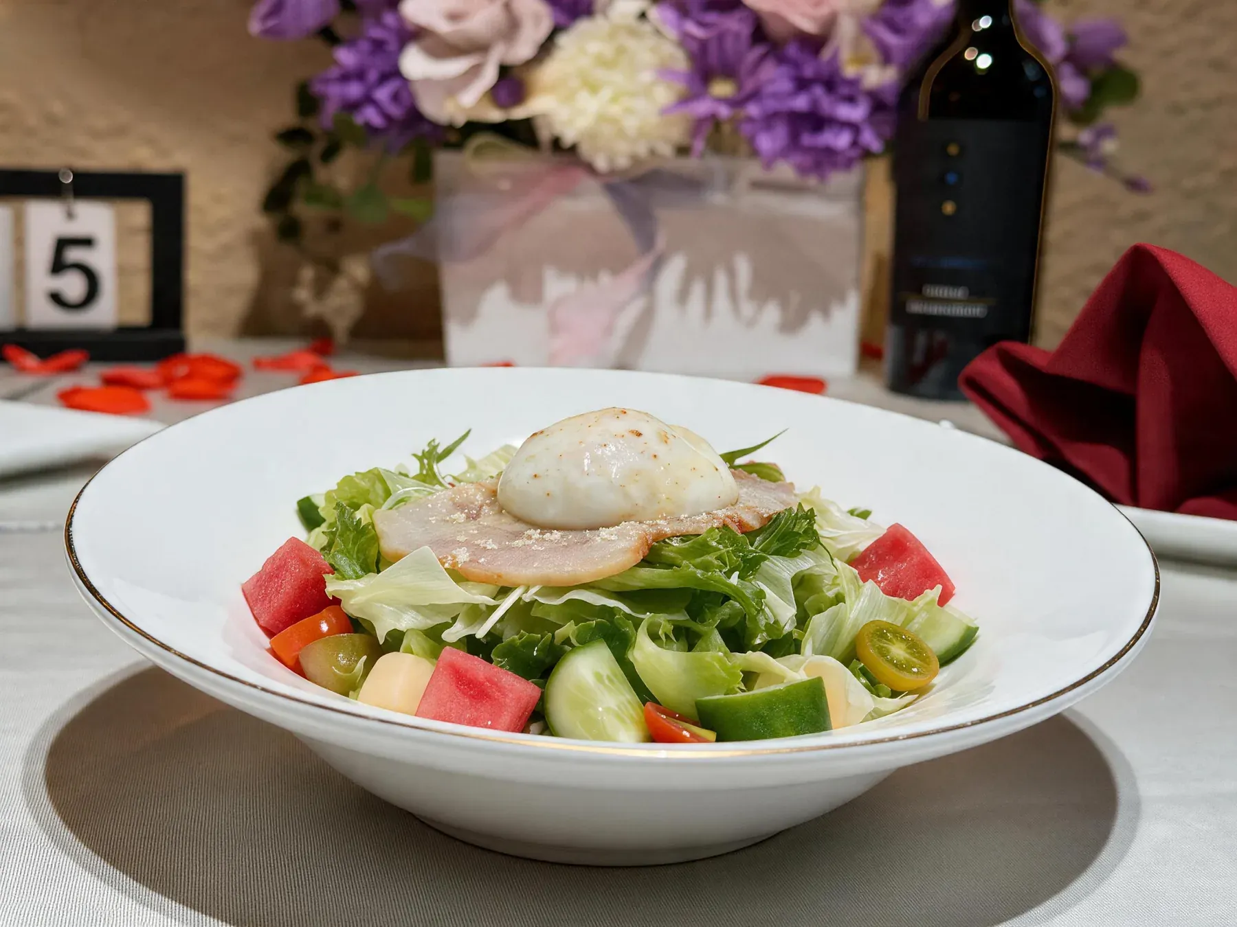 Món Ơ BISTRO SALAD tại Ơ Bistro