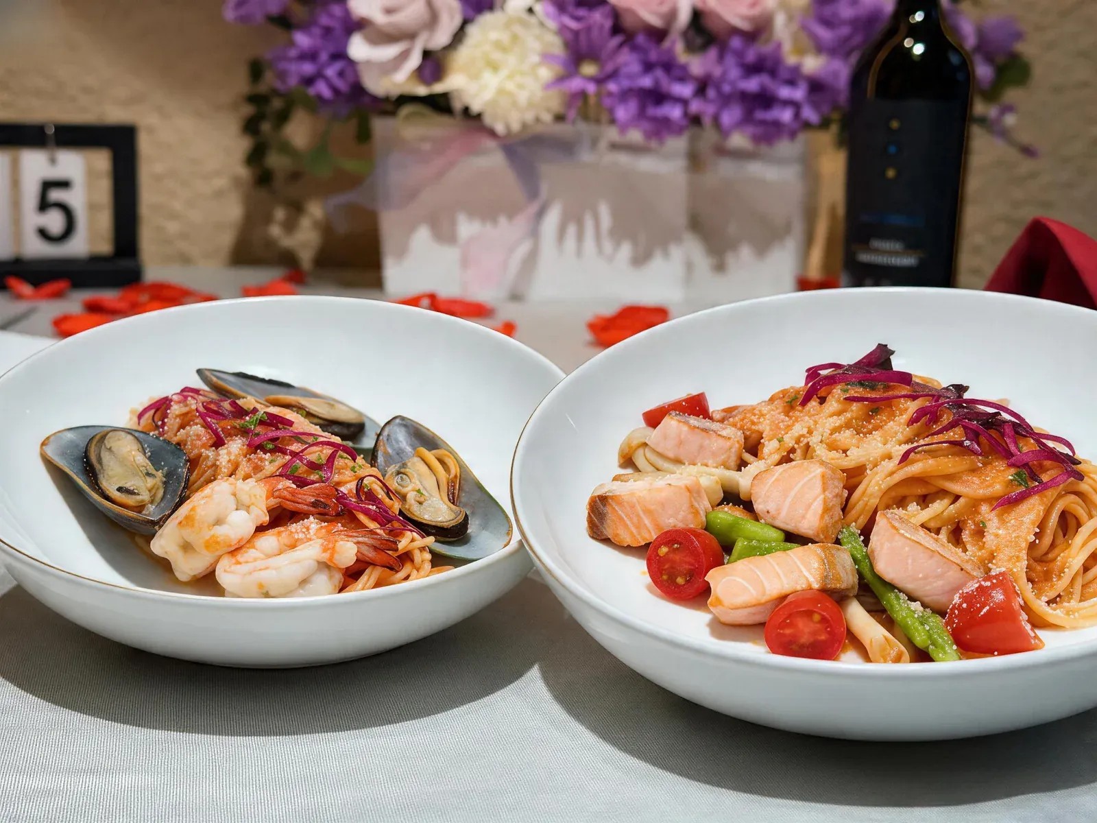 Món Shrimp Mussel Pasta | Salmon Pasta tại Ơ Bistro